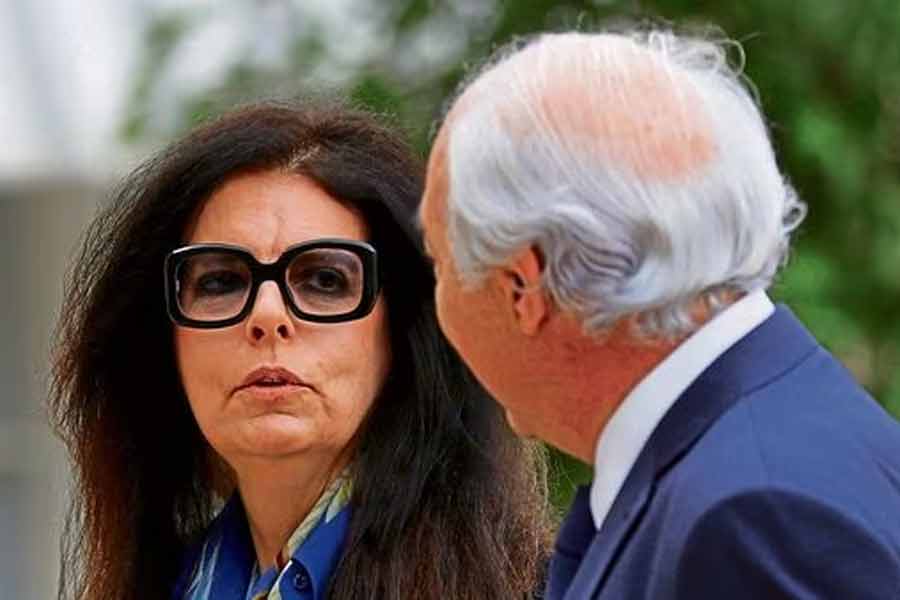 পিয়ানো বাজাতে পছন্দ করেন ফ্রাঙ্কোইস। তাই কাজের ফাঁকে নিজের জন্য অবসর সময় পেলে ঘণ্টার পর ঘণ্টাও পিয়ানো বাজিয়ে যেতে পারেন তিনি।