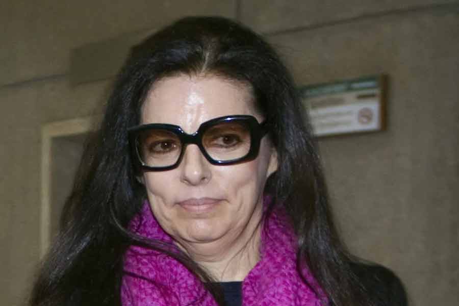 ২০১৭ সালে মা মারা যান ফ্রাঙ্কোইসের। কানাঘুষো শোনা যায় যে, মায়ের সঙ্গে অম্লমধুর সম্পর্ক ছিল তাঁর। দুই মহিলার মধ্যে নাকি এক সময় এমন অশান্তি হয় যে, তাঁদের মধ্যে আইনি লড়াইও হয়েছিল।