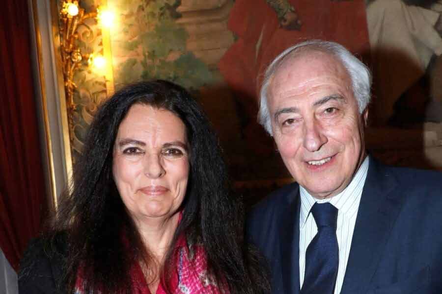 মায়ের মৃত্যুর পর জোরকদমে ব্যবসার কাজে নেমে পড়েন ফ্রাঙ্কোইস। শোনা যায়, কোভিড অতিমারির সময় ব্যবসার পতন হতে শুরু করে তাঁদের।