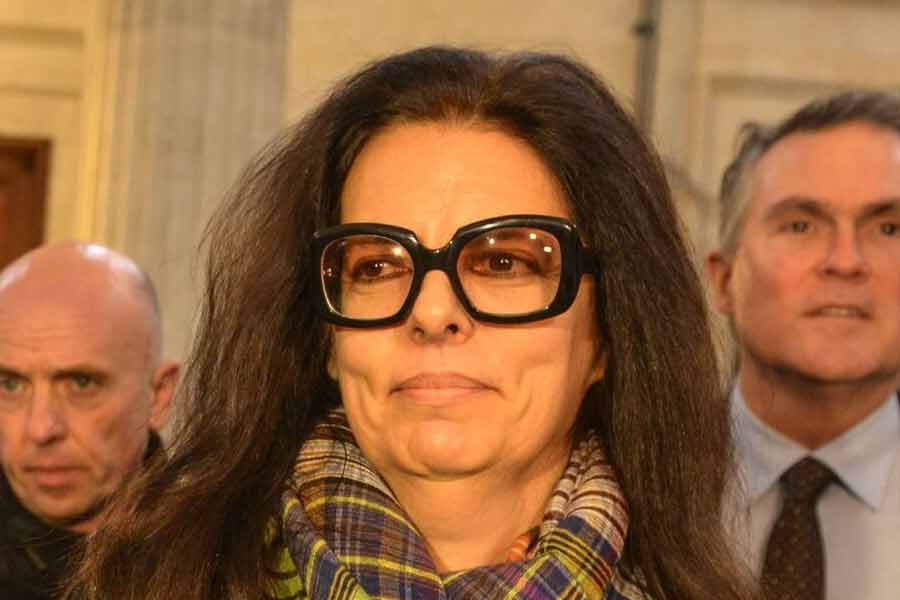 প্রসাধনী সংস্থা ছাড়াও অন্য একটি সংস্থার অধিকর্ত্রী ফ্রাঙ্কোইস। স্বামী-সহ পুত্রকন্যাকেও সংস্থার উচ্চ পদে দায়িত্ব দিয়ে রেখেছেন তিনি।