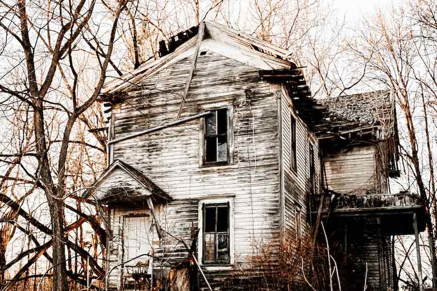 ম্যাককামের বাড়িতে সর্বোচ্চ ছ’ঘণ্টা থাকার রেকর্ড রয়েছে এক তরুণীর। ২০১৪ সালে সারা পি নামে এক তরুণী সেই বাড়িতে ছিলেন ছ’ঘণ্টা। আজ পর্যন্ত তাঁকে কেউ টপকে যেতে পারেননি বলে দাবি ম্যাককামের।