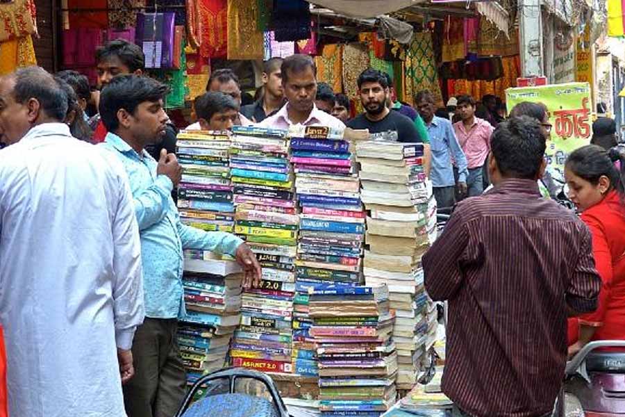 সাক্ষাৎকারে রাকেশের বক্তব্য, ‘‘যাঁদের কোনও রকম আশ্রয় নেই, যাঁদের দিনের শেষে খাবার জো়টে না, রাস্তায় রাস্তায় দিশাহীন হয়ে ঘুরে বেড়ান, তাঁদের সাহায্য করুন। আমার চেয়ে তাঁরা সাহায্য পেলে বরং উপকৃত হবেন।’’