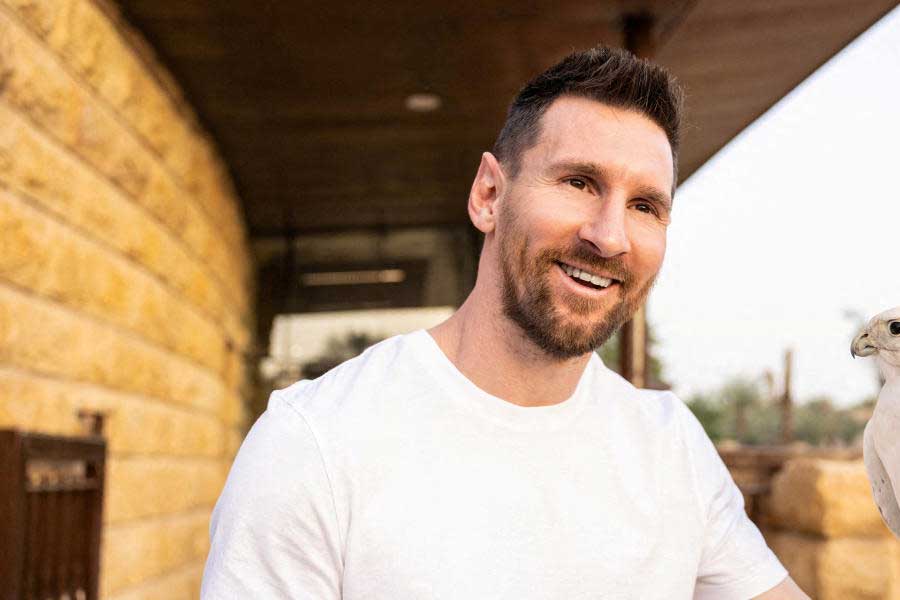 কিন্তু টমাসের সেই স্বপ্নপূরণ হয়নি। আট থেকে ১০ হাজার কার্ড ছাপিয়ে নিয়ে গিয়েছিলেন তিনি। কিন্তু একটাও কাজে আসেনি।