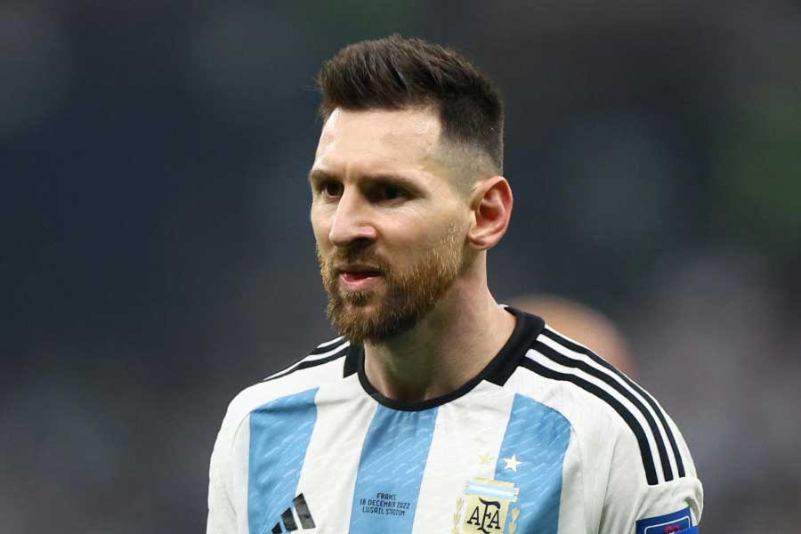 সেই জয়ের এক মাস পরে রেডিয়োর অনুষ্ঠানে অতিথি হয়ে আসেন মেসি। সব শুনে তিনি নিজেই ফোন করেন জুলিয়ানাকে। ফোনটা পেয়ে প্রথমে বুঝতেই পারেননি তিনি। যখন বুঝতে পারেন, কেঁদে ফেলেন।