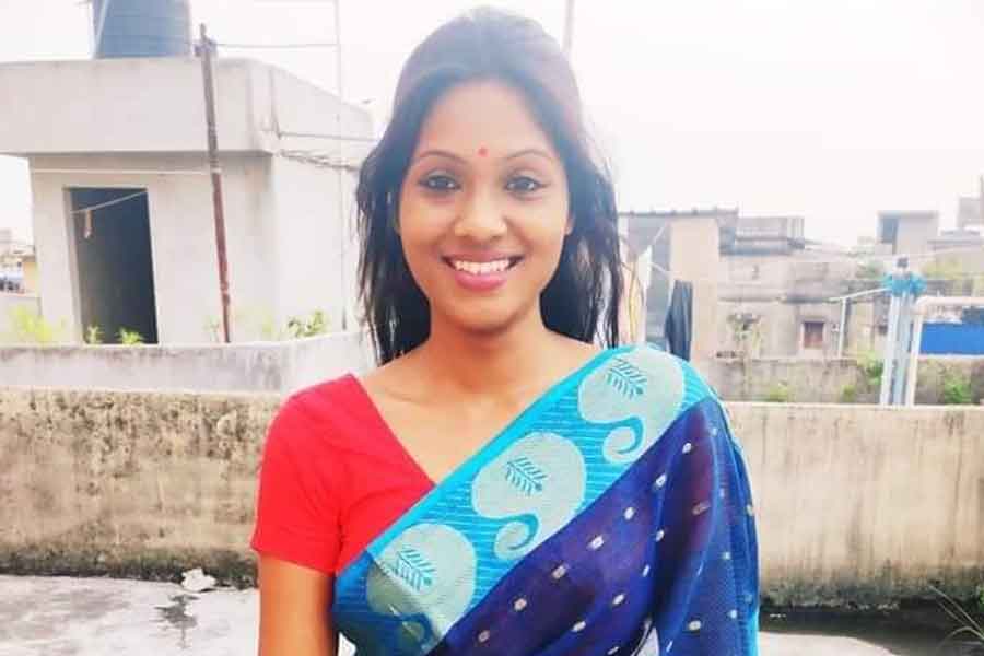 বাংলার পাশাপাশি সাদরি ভাষার ছবিতে কাজ করেছেন রোমা। তবে রাজনীতির ময়দানে সিনেমার সংলাপ নয়, বরং রাজনীতির সংলাপই শোনা যায় নেত্রীর গলায়।