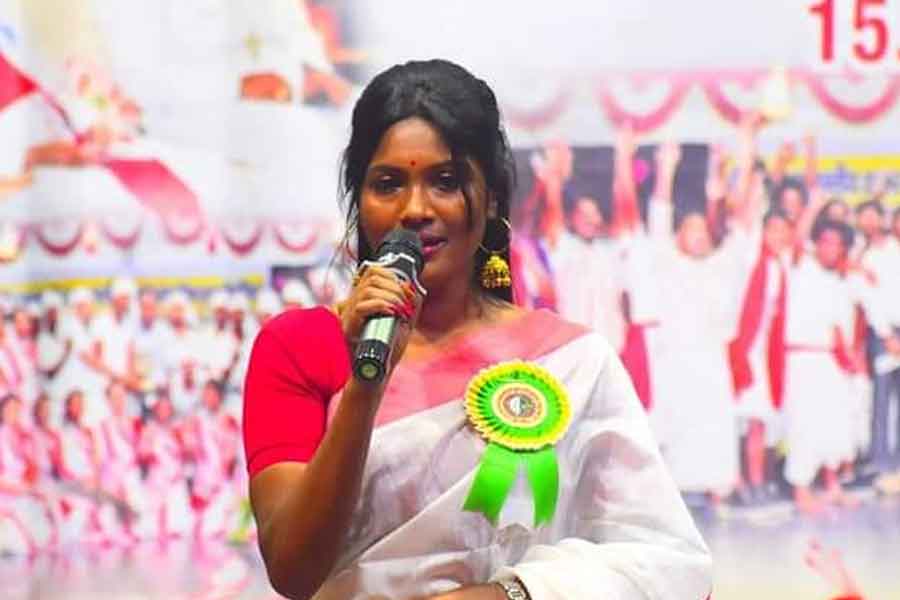 শিলিগুড়ি মহকুমা পরিষদ নির্বাচনে তুরুপের তাস ছিল রোমা। সেখানে বাজিমাত করে তৃণমূল। আদিবাসী অধ্যুষিত এলাকা থেকে বিপুল ভোটে জয় লাভ করেন রোমা। মহকুমা পরিষদের সহকারী সভাধিপতির দায়িত্ব গ্রহণ করেন তিনি।