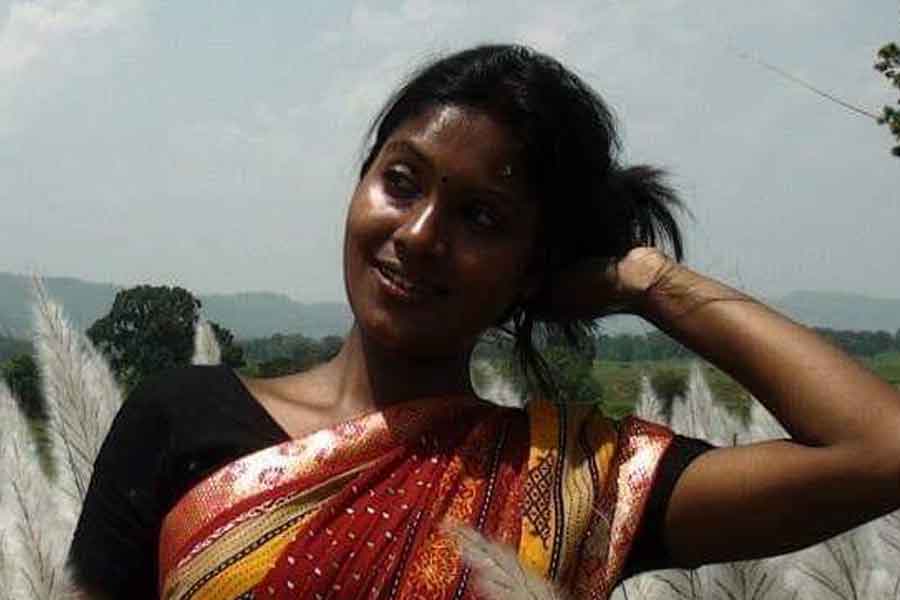 ভোটে দাঁড়িয়ে তৃণমূলের প্রতি কৃতজ্ঞতা প্রকাশ করেন রোমা। তিনি বলেছিলেন, ‘‘দল আমাকে সুযোগ দিয়েছে। আমি খুবই খুশি। এর পর মানুষ আমাকে কাজ করার সুযোগ দিলে হতাশ করব না, এটুকু বলতে পারি। বছর চারেক আগে থেকেই পিছিয়ে পড়া মানুষের জন্য কাজ শুরু করেছিলাম নিজের গ্রামে।’’