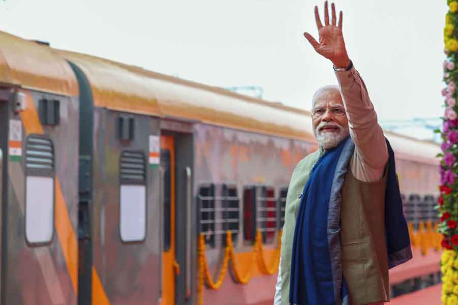 একটি অমৃত ভারত উত্তরপ্রদেশের অযোধ্যা থেকে বিহারের দ্বারভাঙা পর্যন্ত যাতায়াত করবে। অন্যটি বাংলার মালদহ থেকে কর্নাটকের বেঙ্গালুরু পর্যন্ত চলাচল করবে। গতির সঙ্গে সঙ্গে যাত্রীদের আরাম, স্বাচ্ছন্দ্যের দিকেও নজর রেখে তৈরি করা হয়েছে ট্রেনটি।