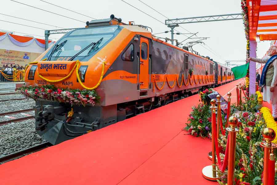 অমৃত ভারত এক্সপ্রেসের একেবারে সামনে এবং পিছনে দু’দিকেই থাকছে দু’টি ডব্লুএপি-৫ লোকোমোটিভ (পুশ-পুল) ইঞ্জিন। সেগুলি তৈরি হয়েছে আসানসোলের চিত্তরঞ্জনের চিত্তরঞ্জন লোকোমোটিভ ওয়ার্কসে।  