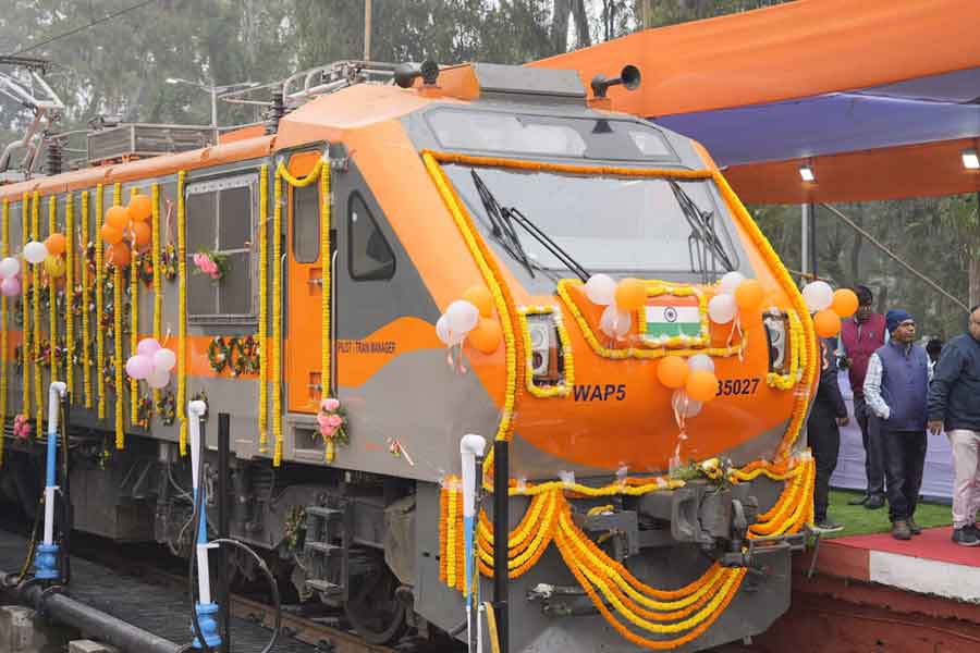 অমৃত ভারতে ২২টি নন-এসি কামরা রয়েছে। ফলে কম খরচেও যাতায়াত করতে পারবেন সাধারণ মানুষ। ট্রেনে দু’টি মাল রাখার রেক, আটটি জেনারেল কামরা, যাতে বসে যাতায়াত করতে হবে, ১২টি স্লিপার কামরা রয়েছে। কামরাগুলি তৈরি হয়েছে চেন্নাইয়ের ইন্টিগ্র্যাল কোচ ফ্যাক্টরিতে।