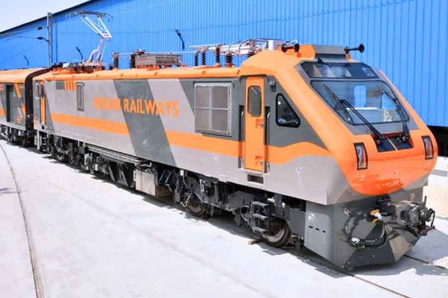 চালকের আসন এমন ভাবে নকশা করা হয়েছে, যাতে সামনের পথ পরিষ্কার ভাবে দেখা যায়। পাশাপাশি, কাজটা আরামদায়কও হবে। 