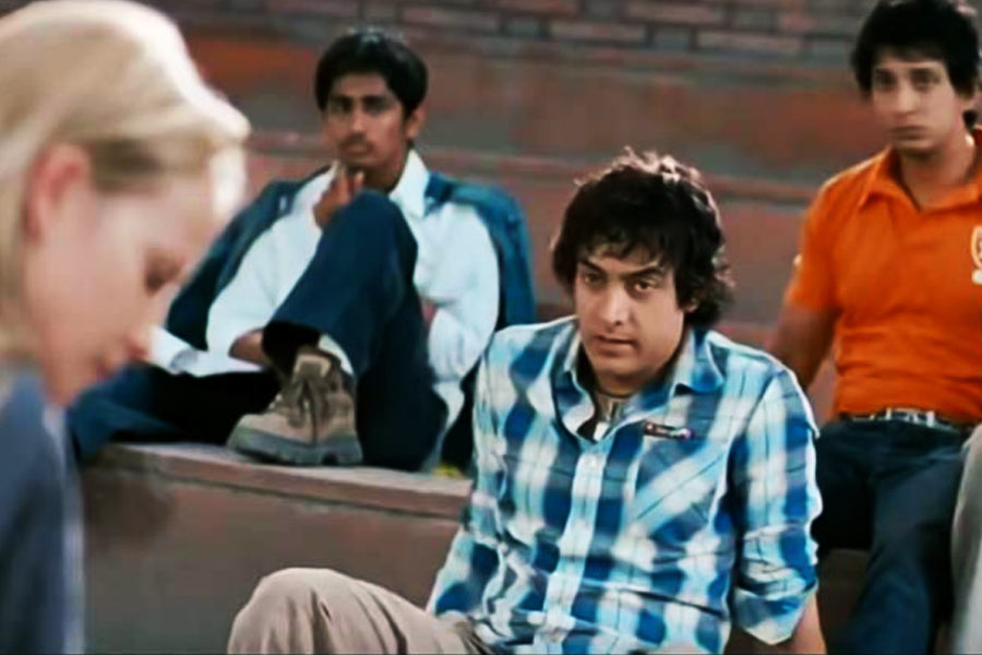 Bollywood actor Abhishek Bachchan blames director Rakeysh Omprakash Mehra for rejecting Rang De Basanti movie 