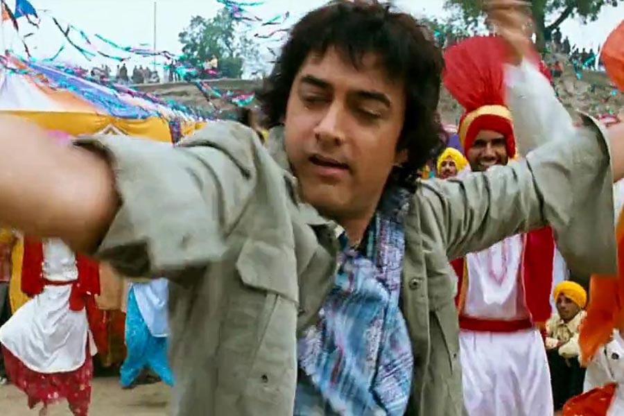 Bollywood actor Abhishek Bachchan blames director Rakeysh Omprakash Mehra for rejecting Rang De Basanti movie 