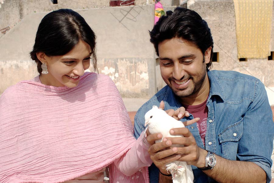 Bollywood actor Abhishek Bachchan blames director Rakeysh Omprakash Mehra for rejecting Rang De Basanti movie 