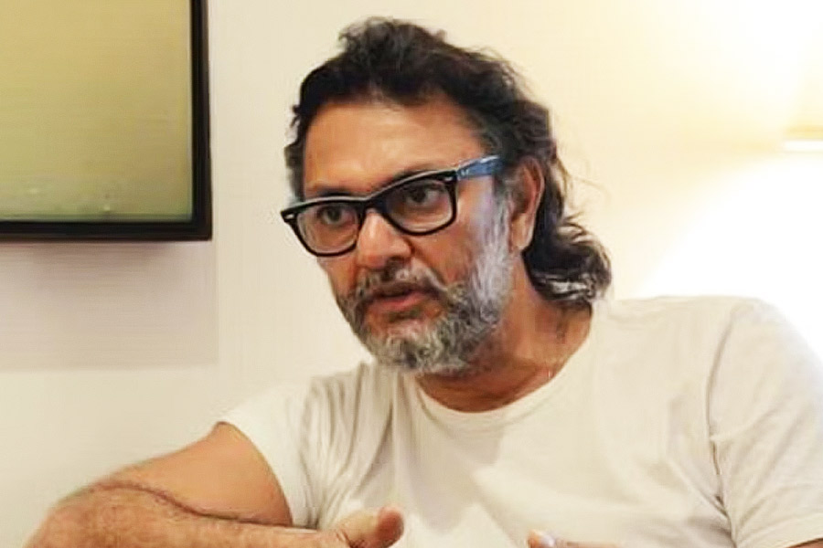 Bollywood actor Abhishek Bachchan blames director Rakeysh Omprakash Mehra for rejecting Rang De Basanti movie 