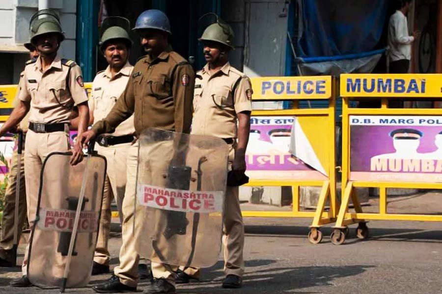 Bomb threat in Mumbai Police control room surges fear