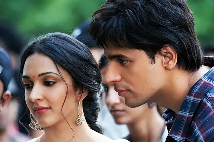 ‘শেরশাহ’ ছবিতে অভিনয়ের প্রস্তাব আলিয়া খারিজ করার পর কিয়ারা আডবাণীকে মুখ্যচরিত্রে অভিনয়ের প্রস্তাব দেওয়া হয়। সিদ্ধার্থের সঙ্গে পর্দায় জুটি বেঁধে এই ছবিতে অভিনয় করেন কিয়ারা।