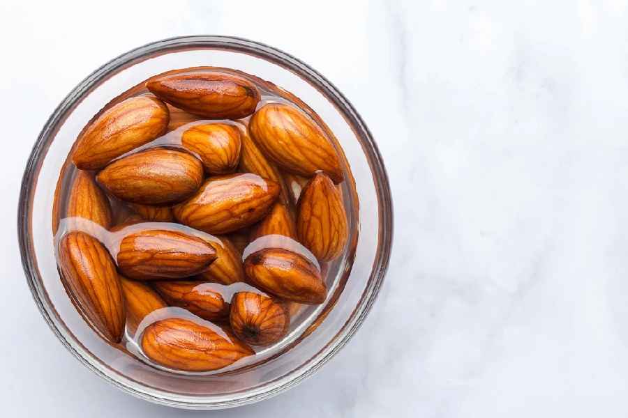 Three common mistakes to avoid while soaking almonds.