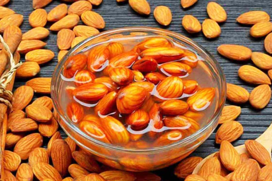 Soaked or unsoaked almonds, which is healthier for your health.