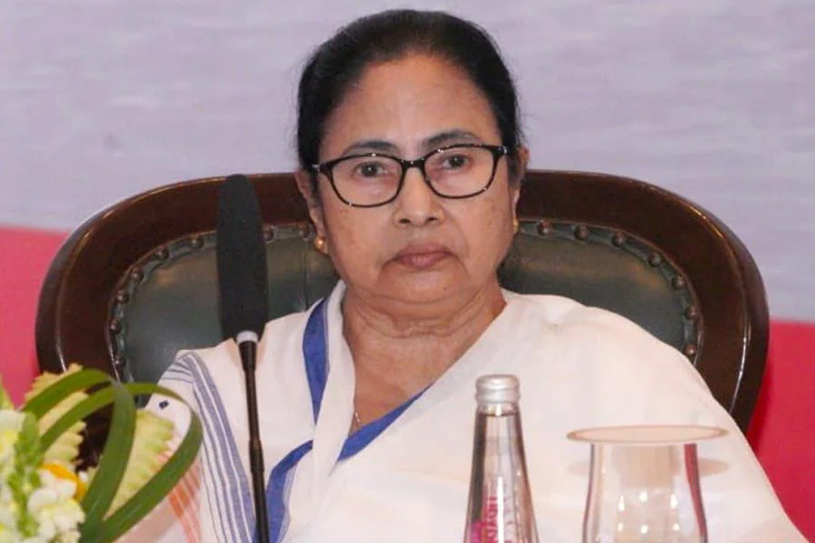  নবান্ন সূত্রের খবর, দু’বছরে বার তিনেক নন্দিনী ওই আর্জি করেন। কিন্তু প্রতি বারই মুখ্যমন্ত্রী তা খারিজ করে দেন। আবার পদোন্নতি হয় নন্দিনীর। পর্যটন দফতরের সচিব হন ওই আইএএস।