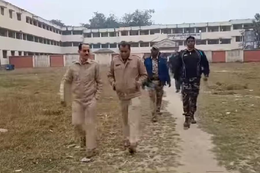 72 Policemen and 28 Civic Volunteers deployed in Murshidabad's High Madrasa Election dgtld