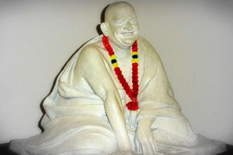 Statue Of Neem Karoli Baba