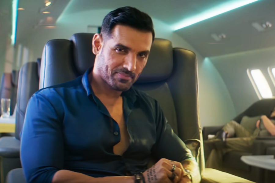 A scence from Pathaan movie featuring John Abrahamn.