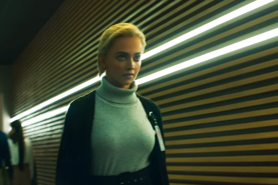 A scence from Pathaan movie featuring Deepika Padukone.