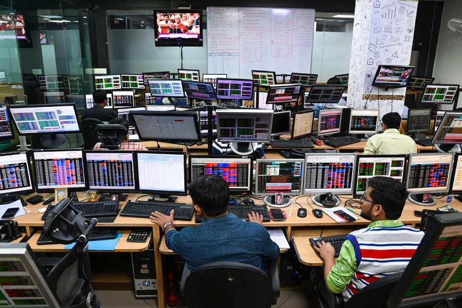 Union Budget 2023: Salaried people with income of 15 lakh or more can subtract 52,500 as Standard Deduction.