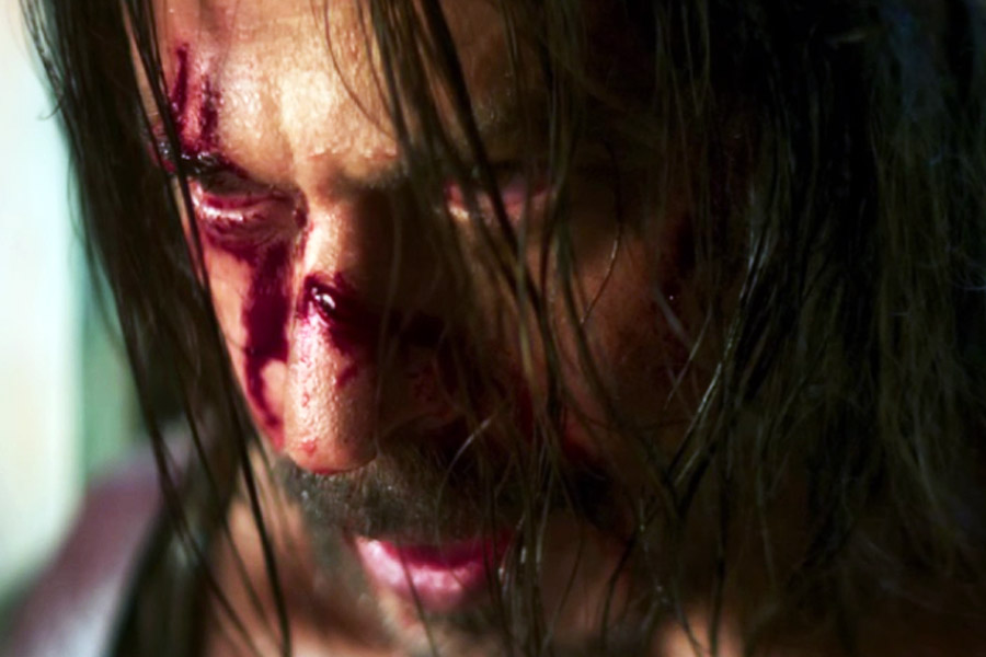 শাহরুখের মন্তব্য, ‘‘আমার খুব ইচ্ছা ছিল যে, ছবিতে আমি সংলাপ বলার আগেই বন্দুক চালাব। এক হাতে বন্দুক ধরে থাকব, অন্য হাতে নায়িকাকে জড়িয়ে ধরব— এ স্বপ্ন আমার বহু দিনের। আমার এত দিনের স্বপ্ন ‘পাঠান’ পূরণ করল। ছবি মুক্তির পরের ৪ দিন আমার জীবনের গত ৪ বছরকে ভুলিয়ে দিয়েছে।’’