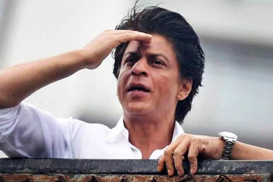 ‘পাঠান’ ছবির আগে দর্শককে ‘জব হ্যারি মেট সেজল’, ‘ফ্যান’, ‘দিলওয়ালে’, ‘রইস’, ‘জ়িরো’র মতো ছবি উপহার দিয়েছিলেন শাহরুখ। কিন্তু কোনও ছবিই বক্স অফিসে আশানুরূপ ফল দেয়নি।