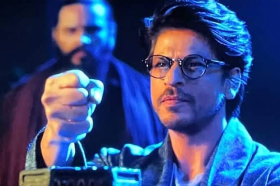 বড় পর্দায় ‘ব্রহ্মাস্ত্র’-য় বিজ্ঞানী মোহন ভার্গব চরিত্রে অভিনয় করেছিলেন শাহরুখ। পার্শ্বচরিত্রে হলেও ‘বানরাস্ত্র’-এর আবিষ্কারক হিসেবে শাহরুখের অভিনয় দেখে দর্শক অভিভূত হয়েছিলেন। অধিকাংশ  দর্শকের দাবি, এই ছবিতে শাহরুখ যে চরিত্রে অভিনয় করেছেন তার উপর আলাদা ছবি বানানো হোক।