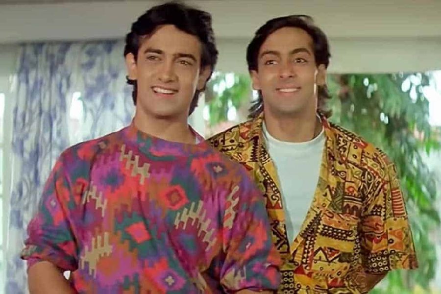 Still from the film Andaz Apna Apna.