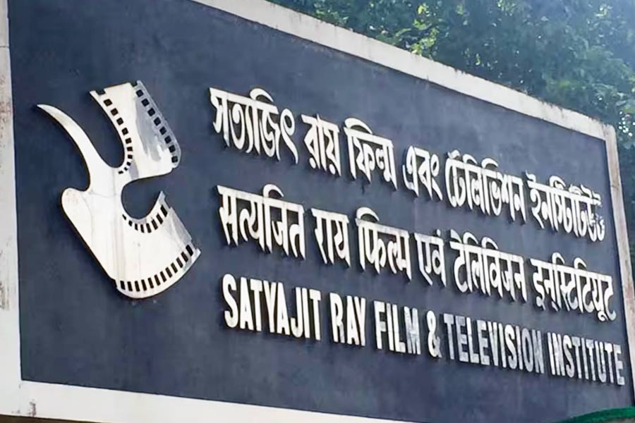 সত্যজিৎ রায় ফিল্ম অ্যান্ড টেলিভিশন ইনস্টিটিউট (এসআরএফটিআই)-এর খাতে এই বাজেটে গত বাজেটের থেকে আরও বেশি বরাদ্দ দেওয়ার কথা ঘোষণা করেছে কেন্দ্রীয় অর্থমন্ত্রক। গত বাজেটে এসআরএফটিআই-এর জন্য বরাদ্দ ছিল ৩৩ কোটি। এই বছরে তা বাড়িয়ে করা হয়েছে ৬৩.১৬ কোটি।