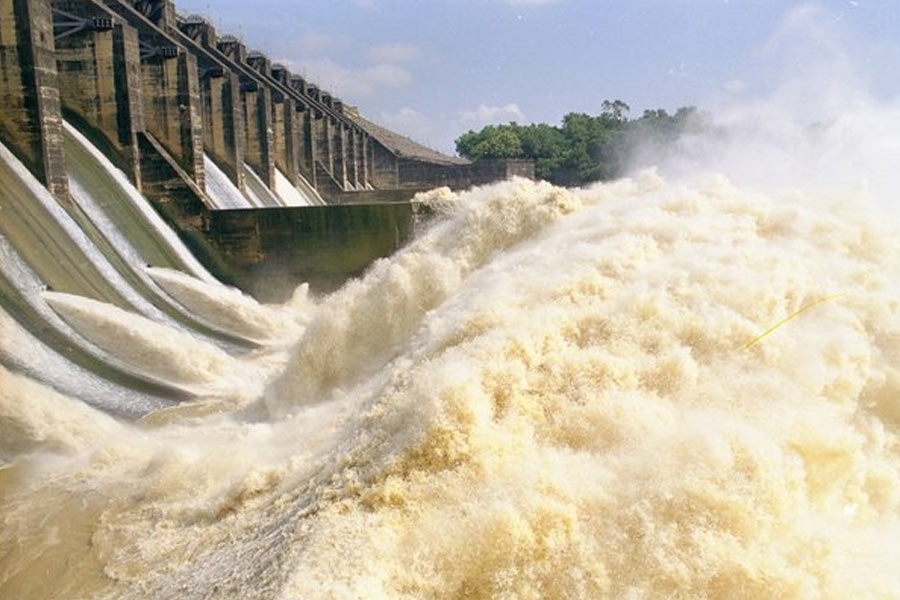 বুধবারের বাজেটে এক ধাক্কায় অনেকটাই কমানো হয়েছে দামোদর ভ্যালি কর্পোরেশন (ডিভিসি)-এর বাজেট। গত বাজেটে ডিভিসি-র জন্য বরাদ্দ ছিল ২০১০ কোটি। এই বাজেটে তা নেমে এসেছে ২০৯ কোটিতে।