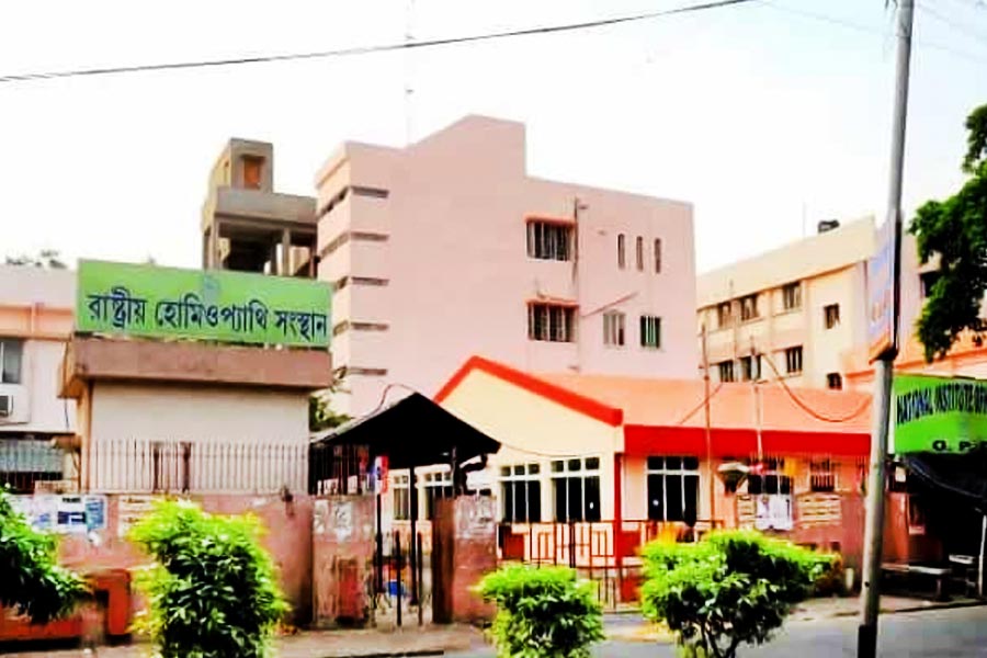 পশ্চিমবঙ্গের ন্যাশনাল ইনস্টিটিউট অফ হোমিয়োপ্যাথি (এনআইএইচ)-এর জন্য বরাদ্দও কমানো হয়েছে। গত বাজেটে এনআইএইচ-এর জন্য বরাদ্দ ছিল ৮২.১৭ কোটি টাকা। ২০২৩-এর বাজেটে তা প্রায় চার গুণ কমিয়ে ২১.৯৬ কোটি টাকা করা হয়েছে।