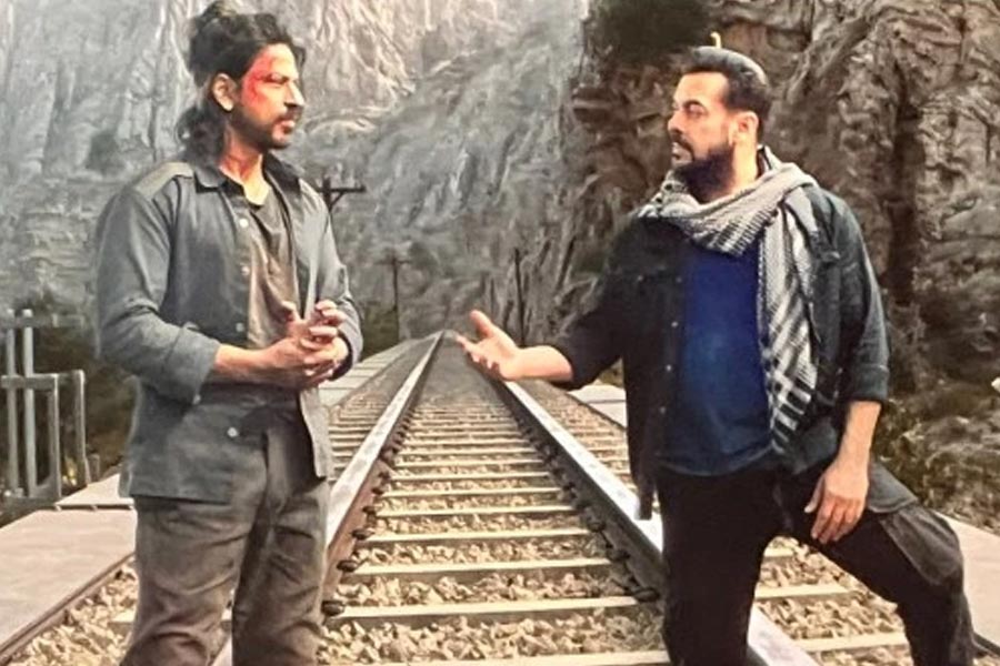 A scene from the movie Pathaan featuring Shah Rukh Khan and Salman Khan.