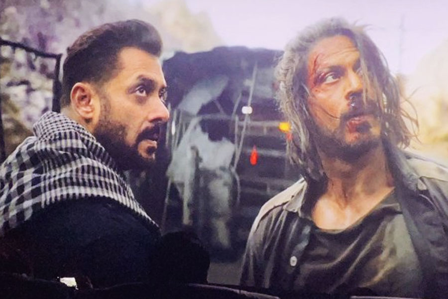 A scene from the movie Pathaan featuring Shah Rukh Khan and Salman Khan.