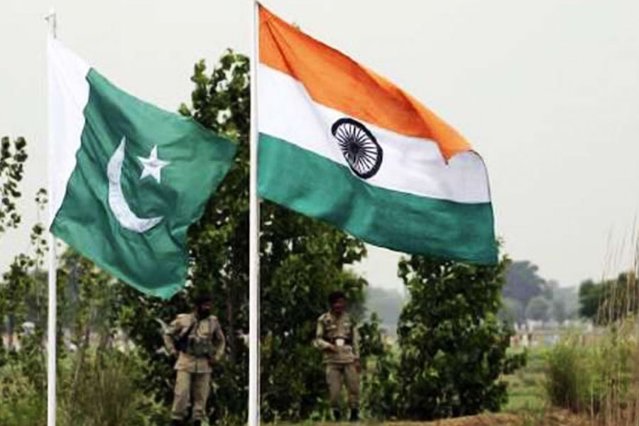 ১৯২৫ সালে আন্তর্জাতিক সীমার থালউইগ প্রিন্সিপালের উপর ভিত্তি করে একটি মানচিত্র প্রকাশিত হয়। এই মানচিত্রের উপর ভিত্তি করে স্যর ক্রিকের মাঝামাঝি খুঁটিও বসানো হয়। পাকিস্তান এই মানচিত্রকে স্বীকৃতি দেয় না।