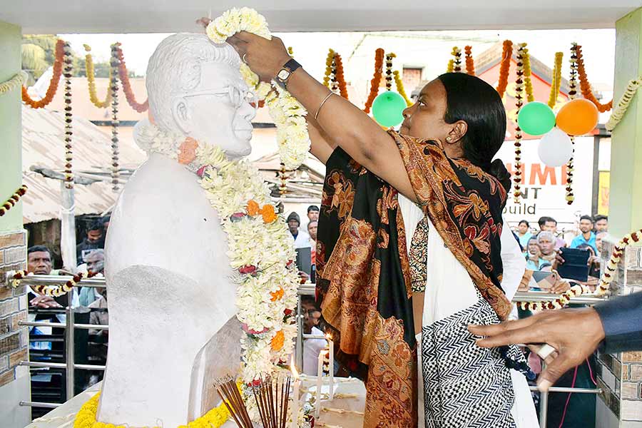 Cabinet Minister Bir Baha Hansda offering garland to late poet Sarada Prasad Kisku