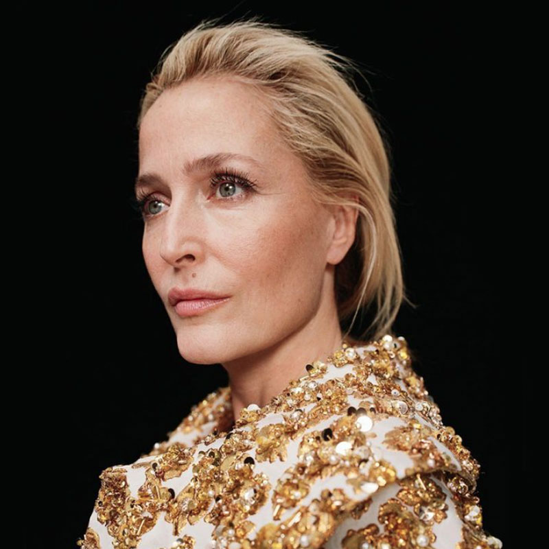 ইনস্টাগ্রামে একটি ভিডিয়ো পোস্ট করে গিলিয়ান ব্যাখ্যা করেছেন, তিনি ‘‘নারী এবং যৌনতা নিয়ে অন্বেষণ শুরু করছেন।’’