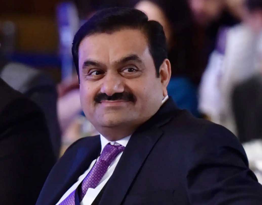 ওই পত্রিকার প্রতিবেদন অনুযায়ী, এক দিনেই আদানির সম্পদের মূল্য ২২ শতাংশ কমে গিয়েছে। আর সেই কারণেই তাঁর এই অবনমন।