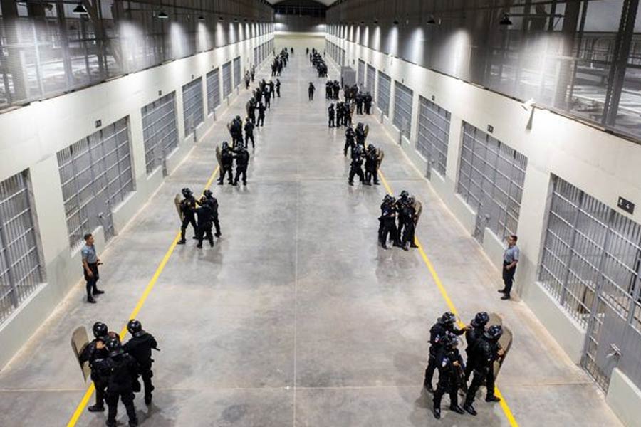 image of largest prison in El Salvador