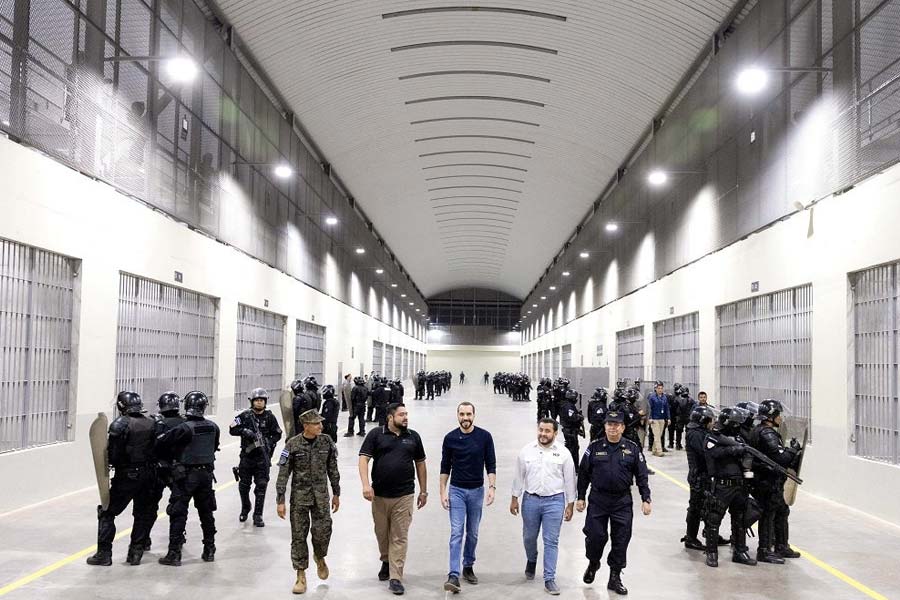 image of largest prison in El Salvador