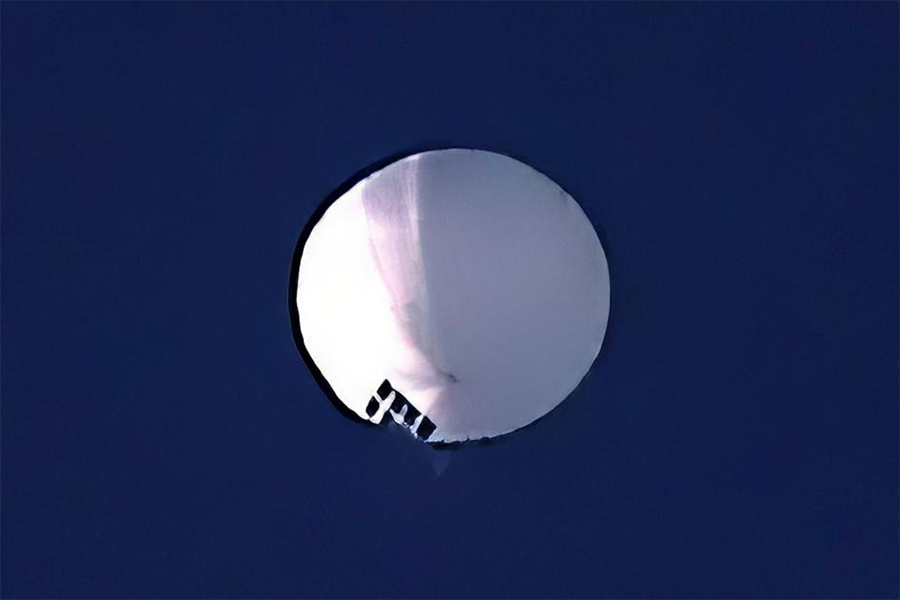 Image of Spy Balloon traversing the middle of the United States 