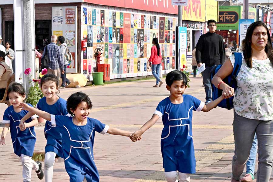 A Photograph of school children visiting Kolkata International Book Fair