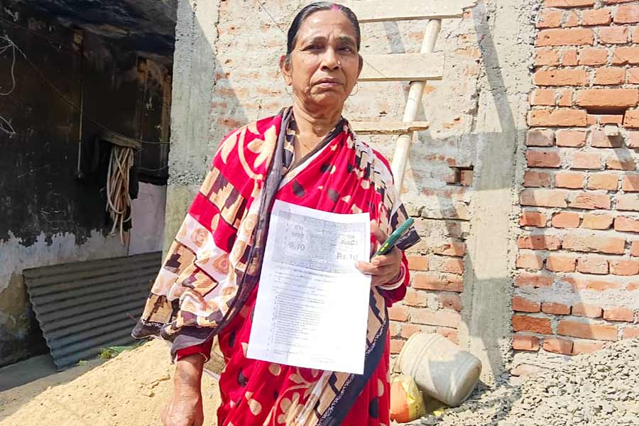 Woman who filed complain against a contractor at Durgapur