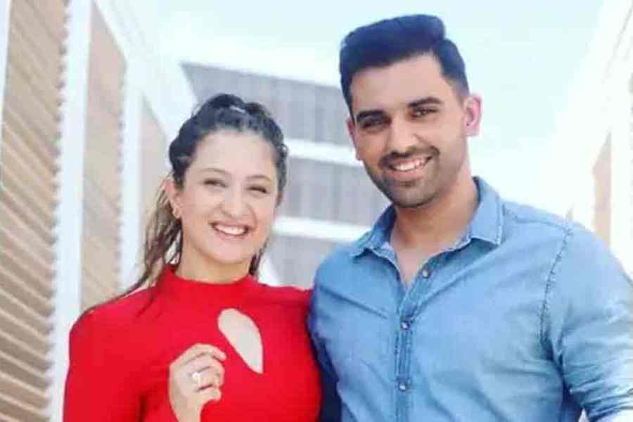 স্ত্রী জয়া ভরদ্বাজের সঙ্গে ভারতীয় ক্রিকেটার দীপক চাহার