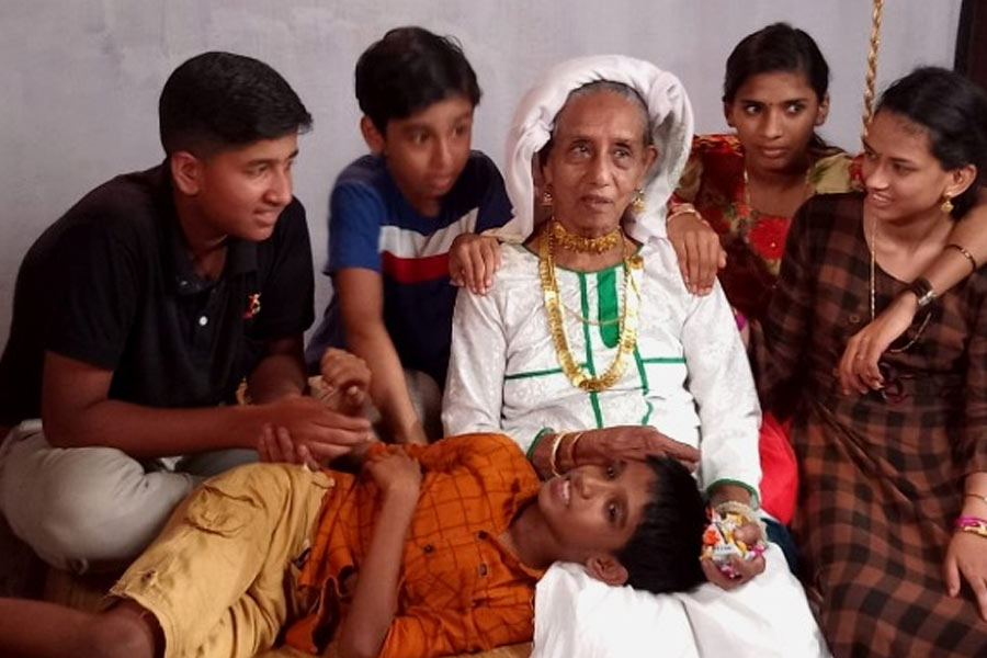 ২০১৯ সালেই প্রথম সামনে আসে মুসলিম সুবাইদা ও তাঁর হিন্দু সন্তানদের কাহিনি। একটি ফেসবুক পোস্টে ‘হিন্দু’ শ্রীধরন নিজের ‘উম্মা’র (মালয়ালমে মুসলিম মা) কথা লেখায় সামনে আসে ওই মহিলার গল্প। কী ভাবে হিন্দুর মা ‘উম্মা’ হলেন, পড়তে পড়তে চোখ ভিজে যায় বহু নেটাগরিকের।