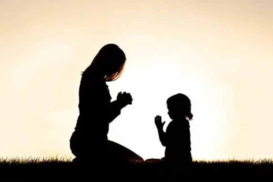 উম্মা সম্পর্কে কথা বলতে গেলে থামতে চান না শ্রীধরন। বলেন, ‘‘শুনেছি সৎমা নাকি কখনও নিজের হয় না। কিন্তু আমি শুধু শুনেছি। কখনও বুঝিনি যে আমার জন্মদাত্রী অন্য কেউ।’’